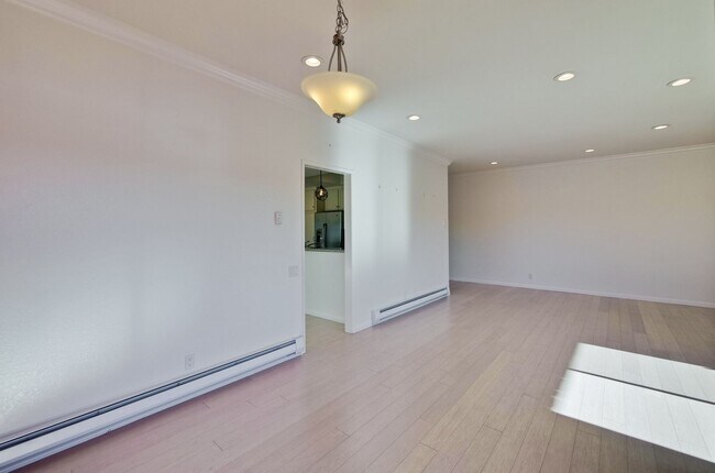Building Photo - 1108 Shoreline Dr