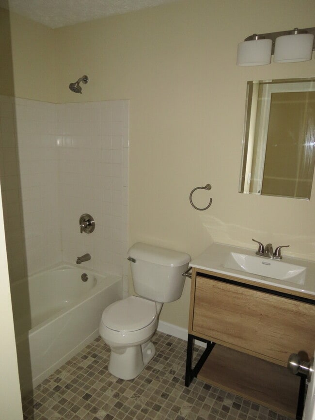 Building Photo - 35 Ashton Dr