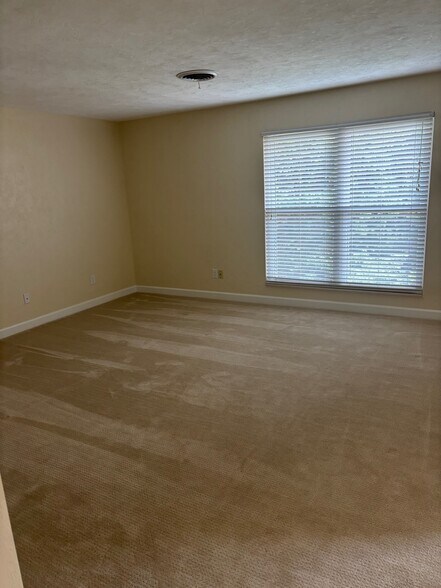 Building Photo - 918 Shingle Rd