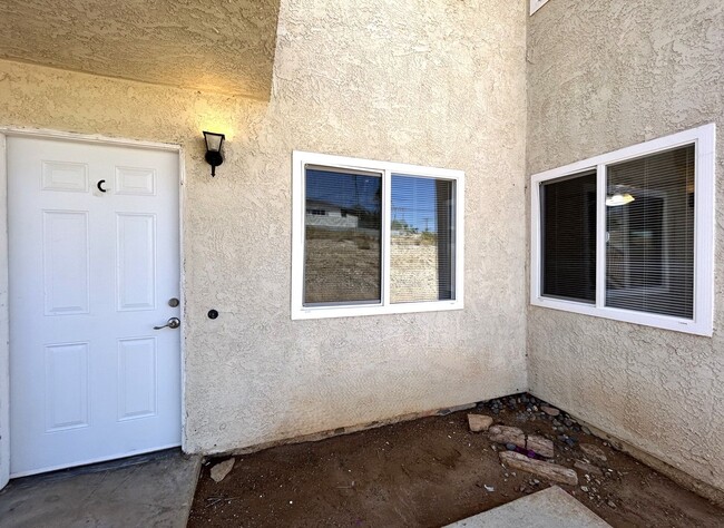 Building Photo - AVAILABLE NOW!! 2 Bedroom 2 Bath Apartment...