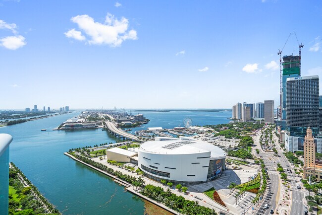 Building Photo - 900 Biscayne Blvd
