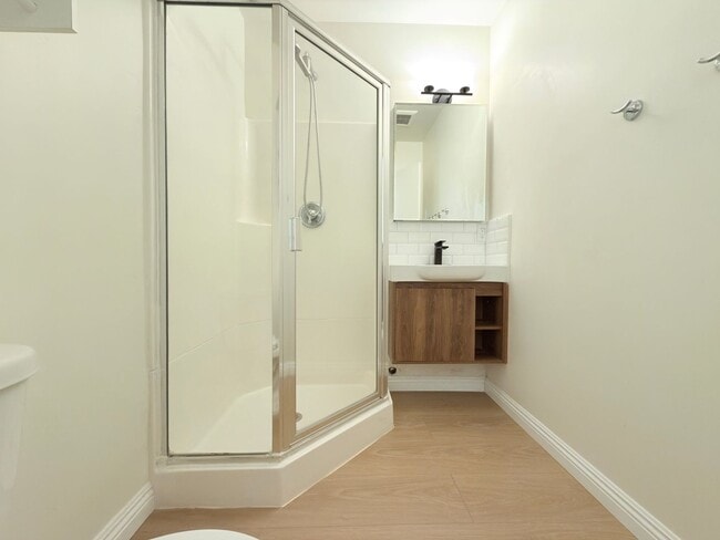 Building Photo - Stunning 4-Bedroom Home in Quiet North Hills