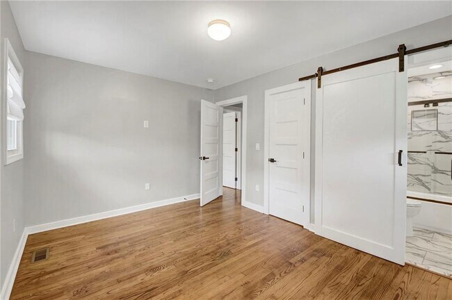 Building Photo - 2692 Rockcliff Rd SE