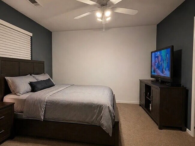 Building Photo - "Charming 3-Bed Oasis with 2 Baths in Los Lunas – 1216 Sq Ft of Cozy Living!"