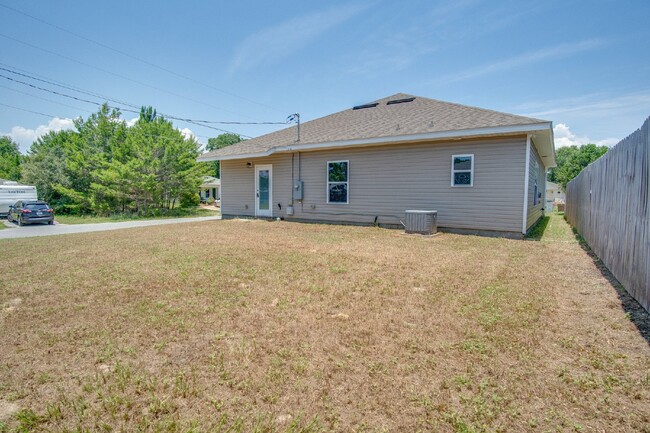 Building Photo - Modern  3 bedroom 2 bathroom home in Gulf ...