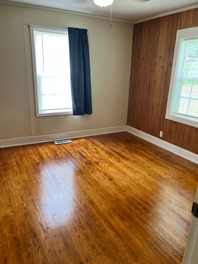 Building Photo - 201 S Moss Ave