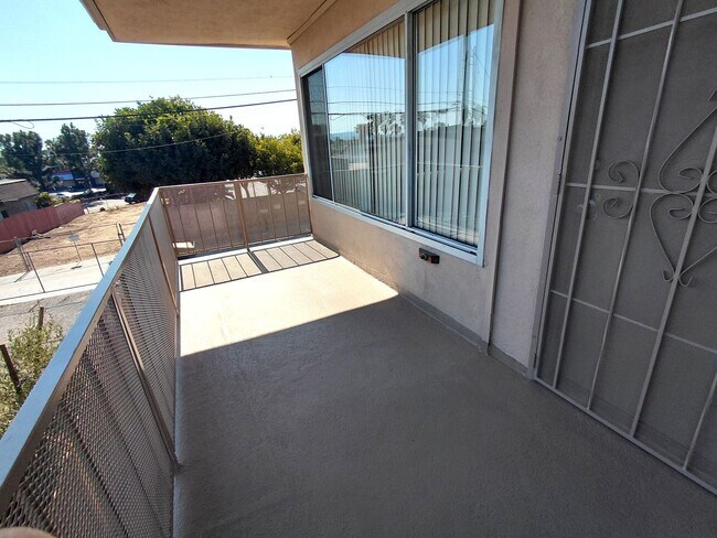 Building Photo - Memorial Apartments- Spacious  Clean 2 Bed...