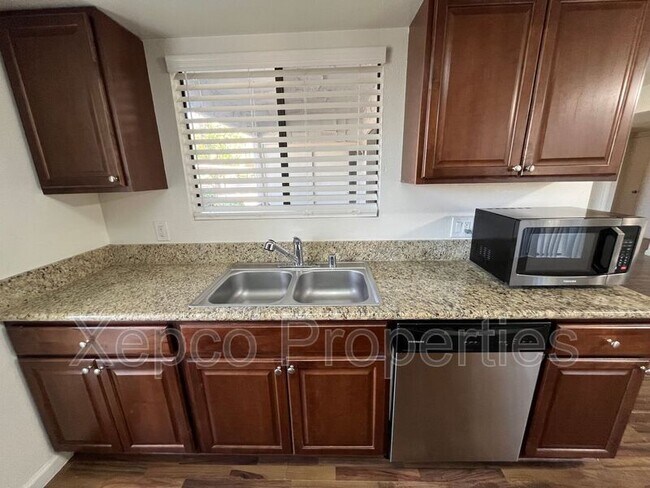 Building Photo - 5285 E Waverly Dr