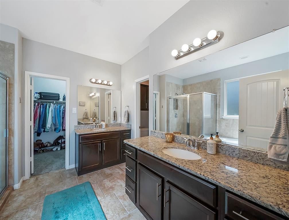 Building Photo - 28710 Brownwood Lake Dr