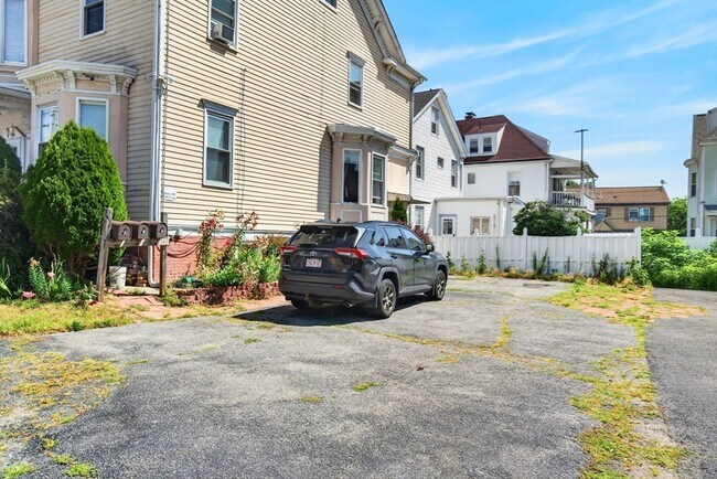 Building Photo - 57 Linden Ave