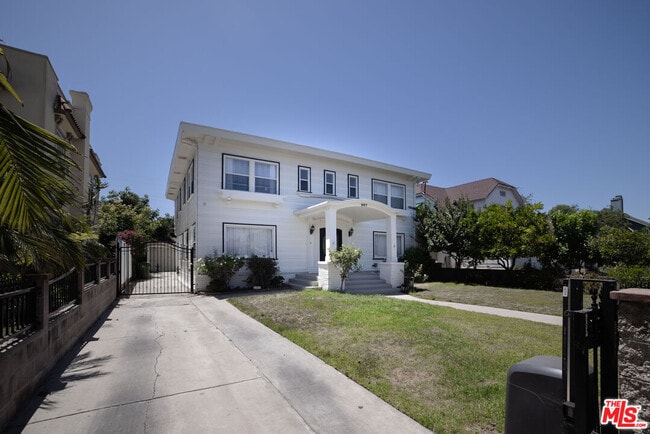Building Photo - 907 Westchester Pl
