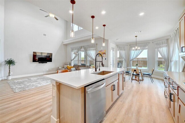 Building Photo - 317 Rock Knl St