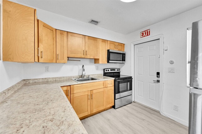 Building Photo - 2409 Taft St