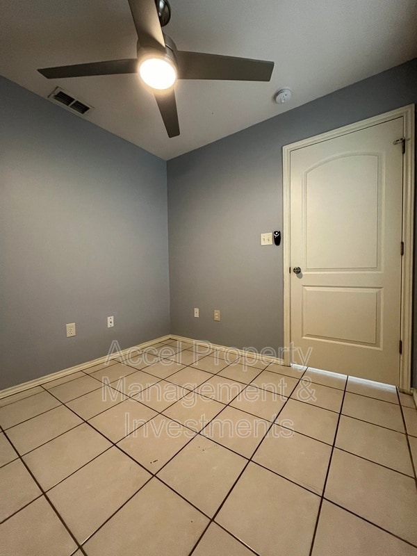 Building Photo - 1522 W Nolana Ave