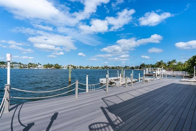 Building Photo - 1055 Stillwater Dr