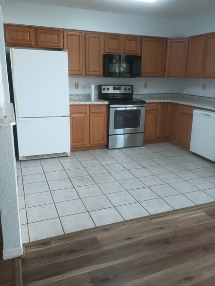 Building Photo - 2626 Lear Rd