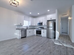Building Photo - 1603 S Van Buren Ave