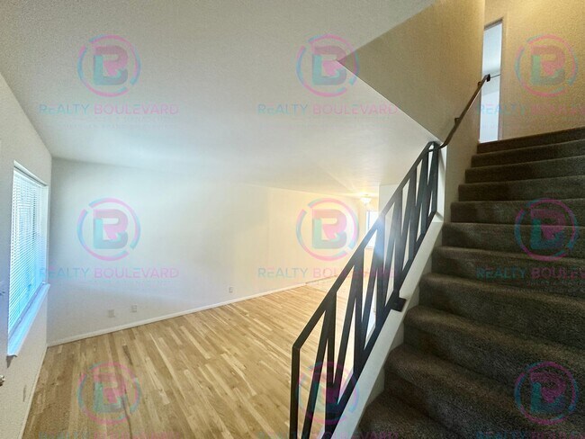 Building Photo - Delightful One-Bedroom + Office Near Idlewild Park