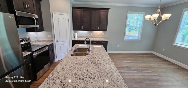 Building Photo - New 3/2/2.5 Home with Upgrades