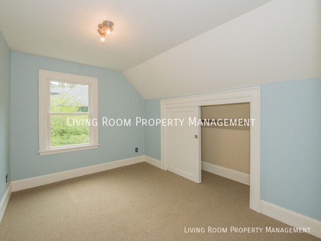 Building Photo - 1417 NE Stanton St