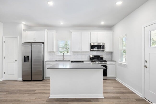 Building Photo - 283 Ferretti St