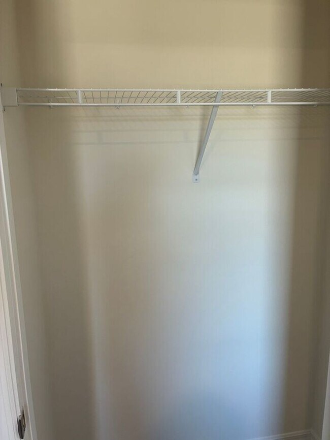 Building Photo - 3 Bedroom, 2.5 Bath Townhome