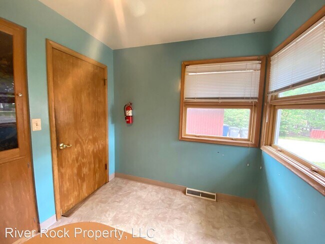 Building Photo - 2 br, 1 bath House - 1805 4th St S North Unit