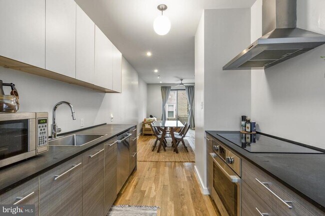 Building Photo - 1306 Hope St