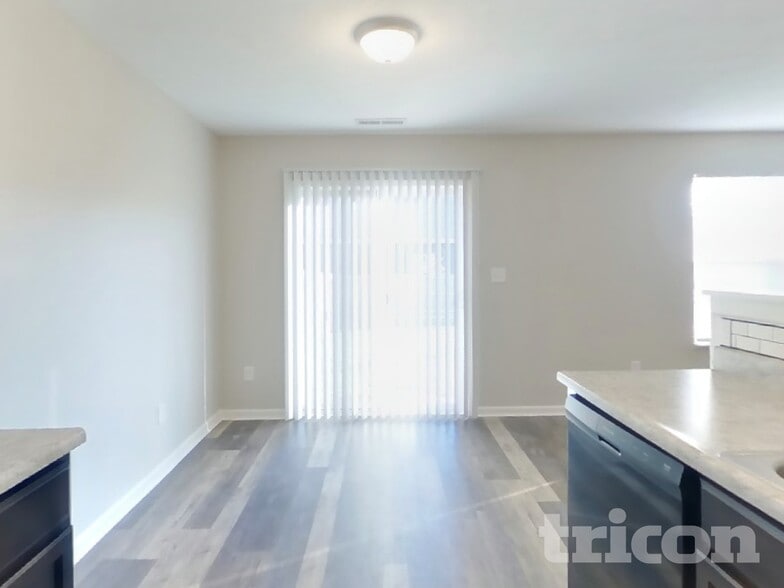 Building Photo - 963 Redwood Dr