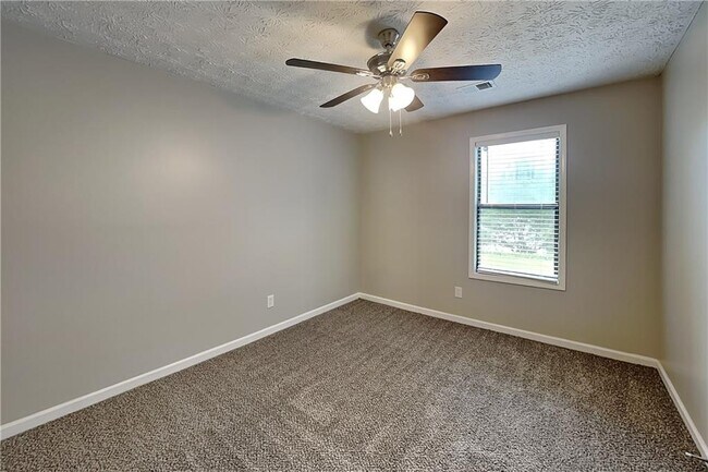 Building Photo - 815 Riverstone Ln