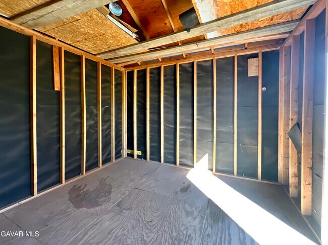 Building Photo - 13237 E Ave W 8