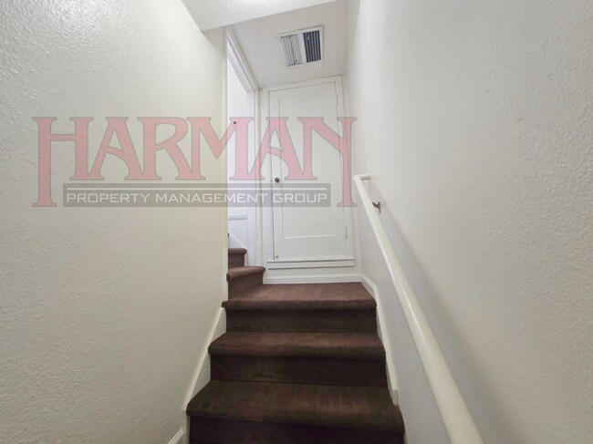 Building Photo - 697 600 W