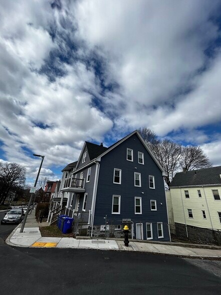 Building Photo - 89 Wachusett St