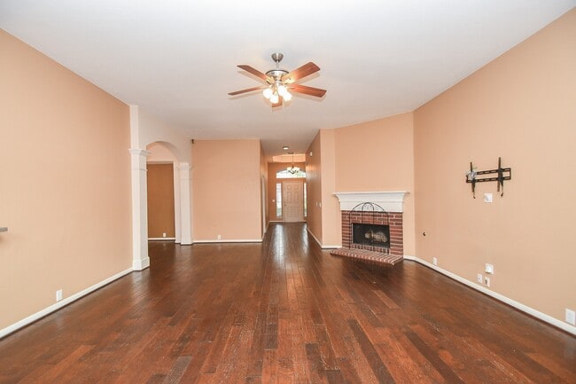 Building Photo - 9004 Sunrise Trail