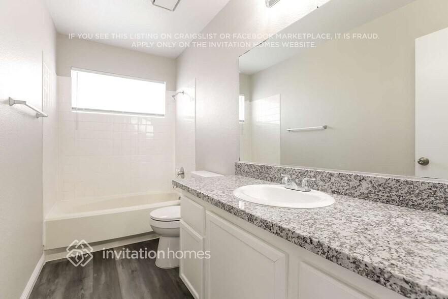 Building Photo - 1400 Desert Hills Dr