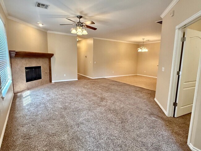 Building Photo - Cute 3 Bed Duplex In Yukon