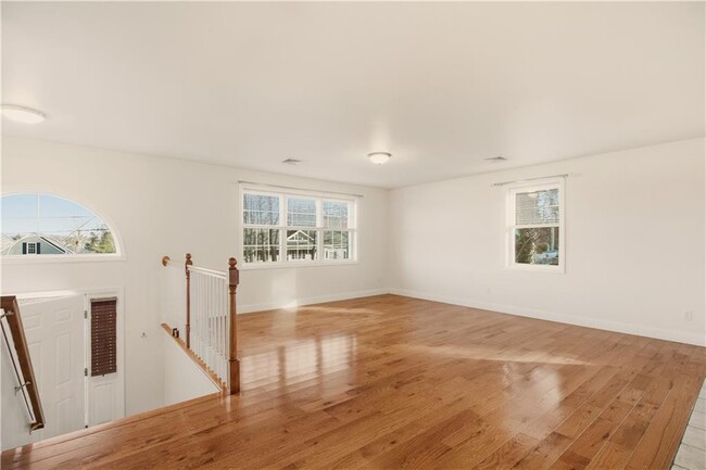 Building Photo - 37 Thayer St