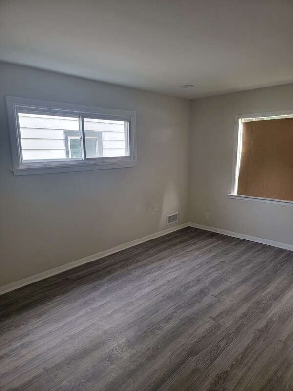 Building Photo - 5070 N 60th St