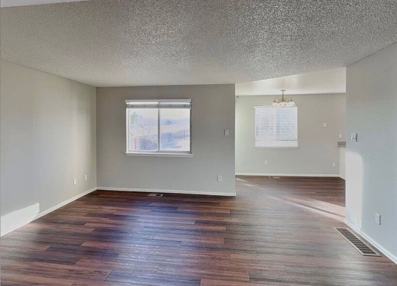 Building Photo - 11029 Benton St