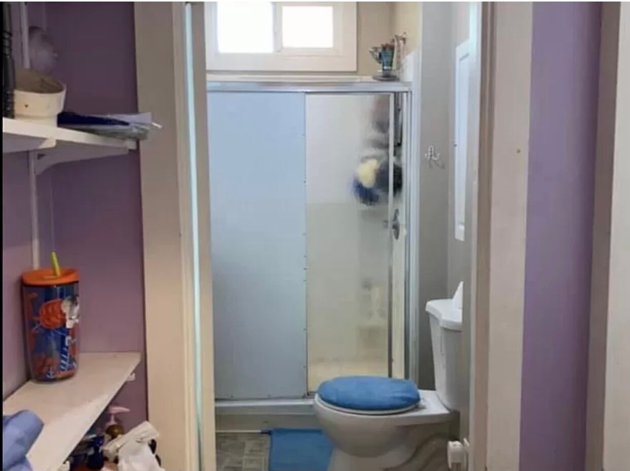 Building Photo - 121 Oak St