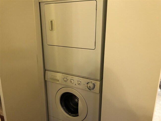 Building Photo - 2211 S Braeswood Blvd