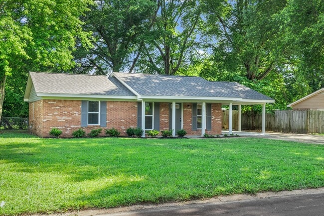 Primary Photo - 3 bedroom, 2 bath recently updated in Horn...