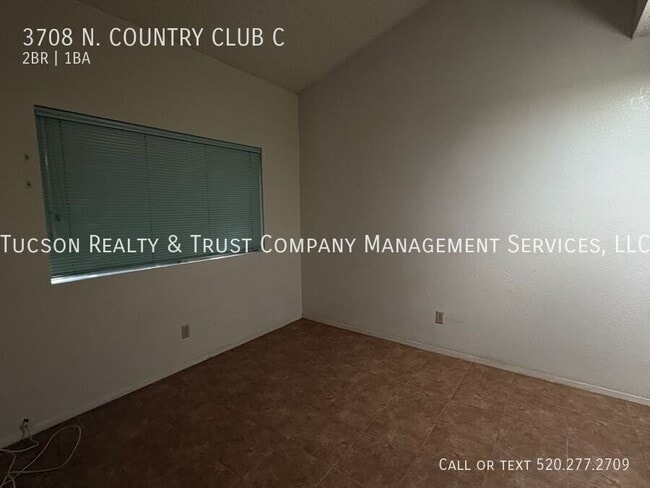 Building Photo - 3708 N Country Club Rd