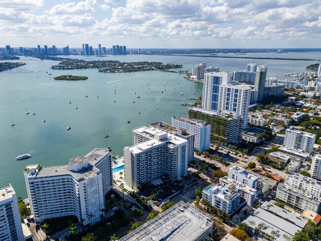 Building Photo - 1228 West Ave