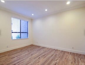 Building Photo - 5722 E Stillwater Ave