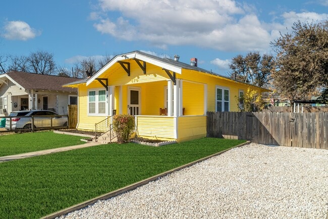 Building Photo - 475 E French Pl