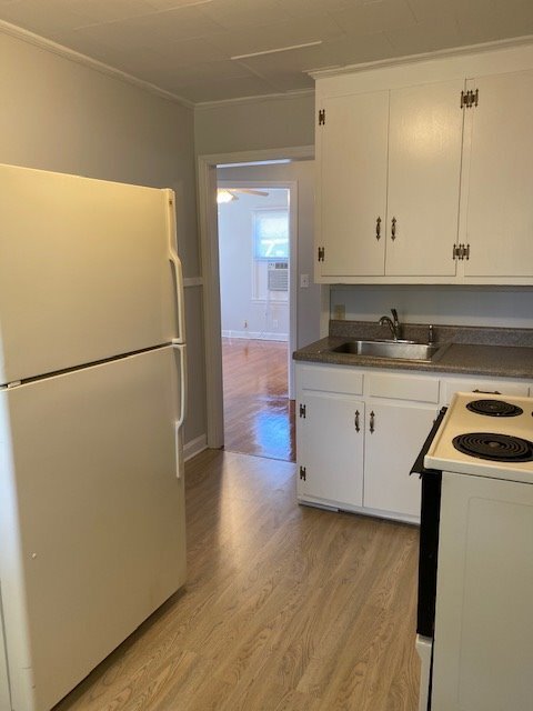 Building Photo - Duplex / Burlington