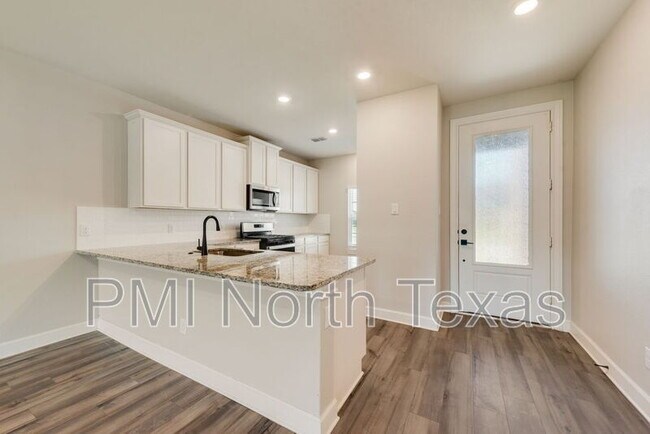 Building Photo - 804 Calhoun Dr