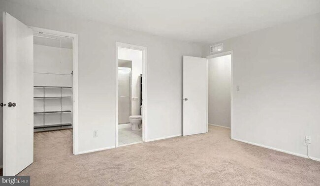 Building Photo - 158 Wyndham Pl