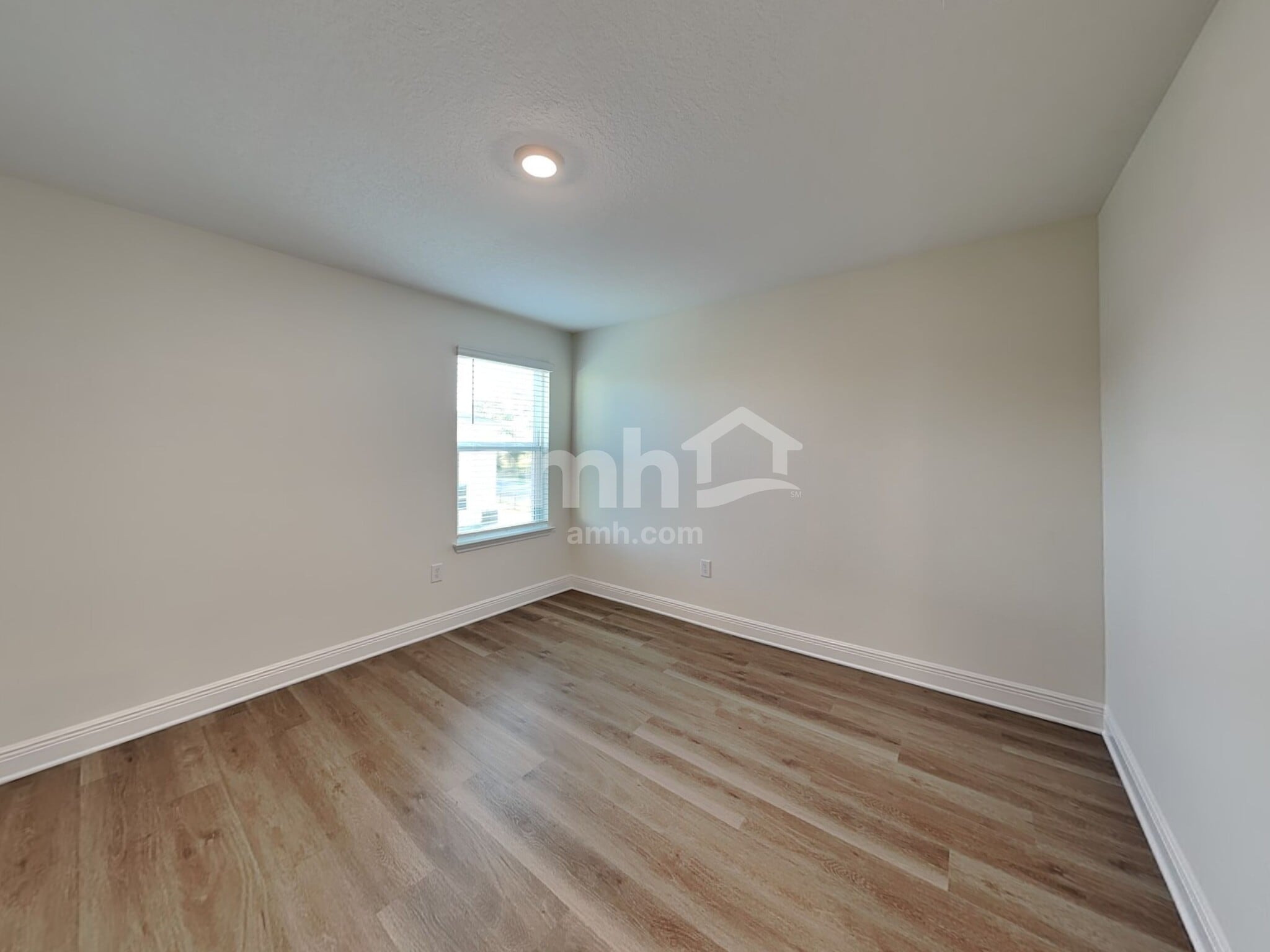 Building Photo - 5998 Pinewood Ests Dr